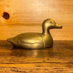 Duck figurine